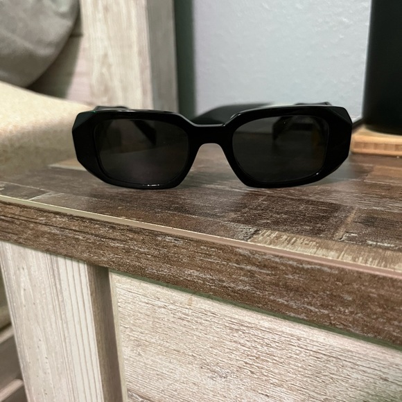 Prada PR 17WS Black Plastic Rectangle Sunglasses Grey Lens - Picture 2 of 8